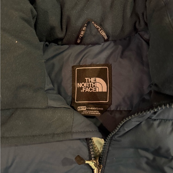 The North Face Puffer Vest. Women’s Size XS. - Picture 2 of 2